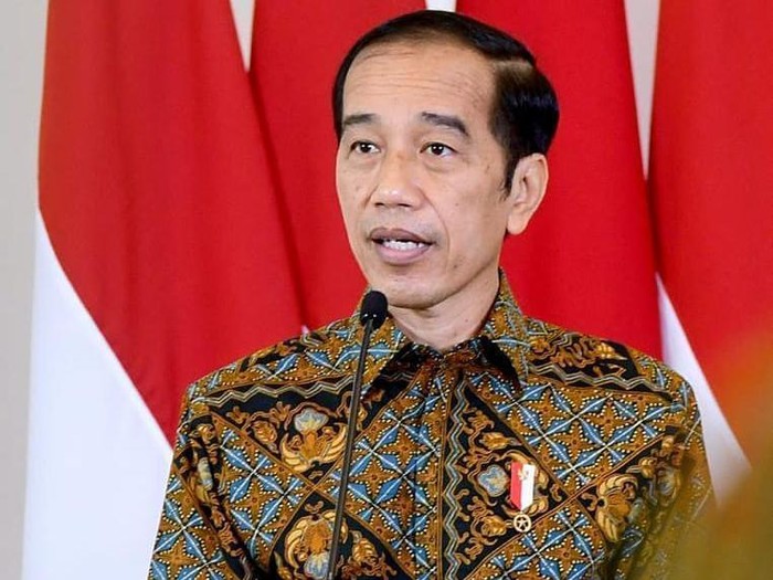 Hari Ulang Tahun Jokowi, Intip Momen Blusukannya Belanja Buah di Pasar