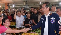 Ayah 3 anak ini diketahui senang blusukan. Di Bogor, misalnya, ia sempat berkunjung ke pasar untuk memantau harga-harga kebutuhan pokok.