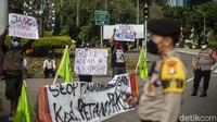 Dikutip dari Walhi permasalahan tanah yang dialami warga Pakel bermula Pada tahun 1925, sekitar 2956 orang warga mengajukan permohonan pembukaan hutan Sengkan Kandang dan Keseran, yang terletak di Pakel, Licin, Banyuwangi kepada pemerintah kolonial Belanda. Empat tahun kemudian, tanggal 11 Januari 1929, permohonan tersebut dikabulkan, dan mereka diberikan hak membuka lahan kawasan hutan seluas 4000 Bahu (3000 hektar) oleh Bupati Banyuwangi, R.A.A.M. Notohadi Suryo.