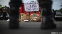 Pascakemerdekaan Republik Indonesia, warga Pakel terus berjuang untuk mendapatkan kepastian atas hak pembukaan hutan seperti yang tertuang dalam akta 1929. Diantaranya adalah pada tahun 1960-an, mereka mencobanya dengan mengajukan surat permohonan untuk bercocok tanam di kawasan “akta 1929” yang berlokasi di hutan Sengkan Kandang dan Keseran kepada Bupati Banyuwangi. Namun, surat tersebut tidak mendapatkan jawaban apapun dari pemerintah.