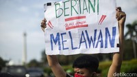 Padahal jika merujuk SK Kementerian Dalam Negeri, tertanggal 13 Desember 1985, nomor SK.35/HGU/DA/85, PT Bumi Sari disebutkan hanya mengantongi Hak Guna Usaha (HGU) dengan luas 1189,81 hektar, yang terletak di Kluncing dan Songgon.