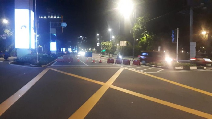 Jalan Asia Afrika lengang tanpa kendaraan usai pemabtasan berlaku