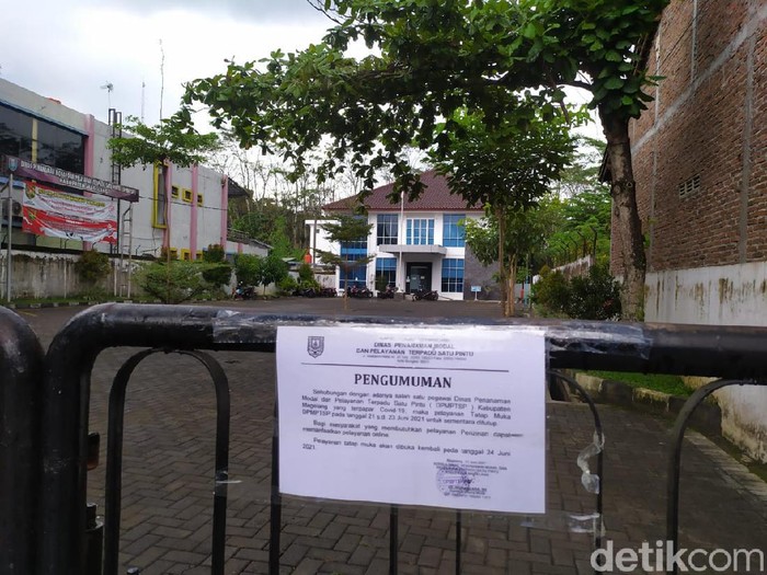 Kantor Dinas Penanaman Modal dan Pelayanan Terpadu Satu Pintu (DPMPTSP) Kabupaten Magelang ditutup gegara Corona, Senin (21/6/2021).
