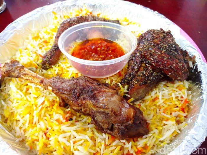 Kebuli Jordan : Harum Nasi Kebuli Kambing yang Diracik Pria Asli Yordania Kebuli Jordan : Harum Nasi Kebuli Kambing yang Diracik Pria Asli Yordania