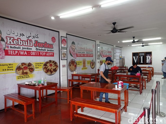 Kebuli Jordan : Harum Nasi Kebuli Kambing yang Diracik Pria Asli Yordania Kebuli Jordan : Harum Nasi Kebuli Kambing yang Diracik Pria Asli Yordania