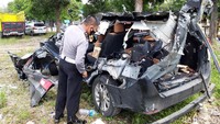 Kecelakaan terjadi di Tol Semarang-Solo KM 484, Kabupaten Boyolali, Jawa Tengah pada pukul 04.50 WIB. Kecelakaan melibatkan truk tak dikenal, mobil Kijang Innova, Daihatsu Ayla dan Hyundai Avega.