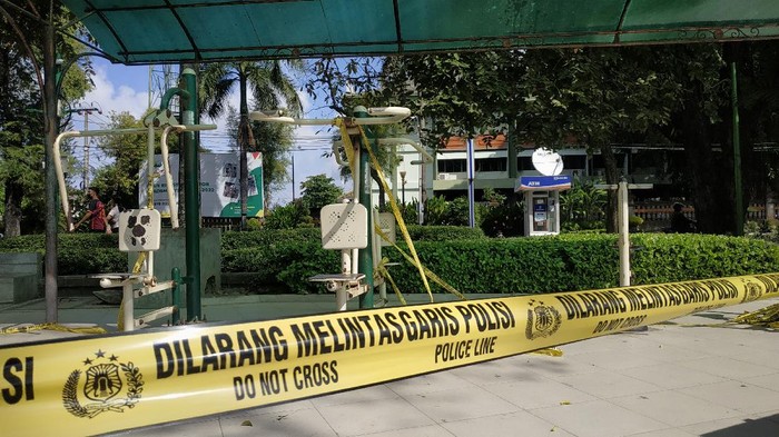 Lapangan Puputan Badung Denpasar, Bali ditutup usai lonjakan kasus virus Corona (COVID-19).