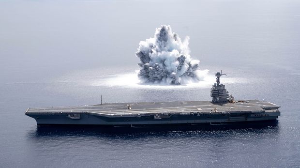 Ledakan pertama dari Full Ship Shock Trials!  (Twitter/@Warship78)