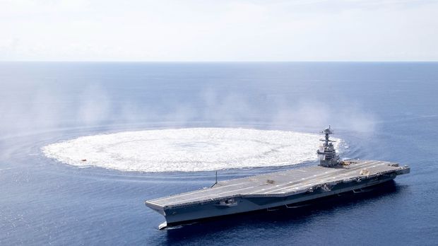 Ledakan pertama dari Full Ship Shock Trials!  (Twitter/@Warship78)