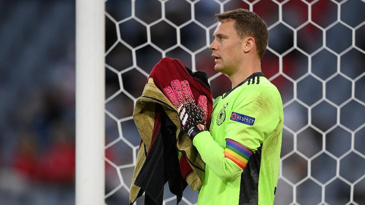 Neuer gay is Bayern Munich