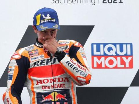 Honda Spanish rider Marc Marquez celebrates on the podium after winning the German MotoGP Grand Prix at the Sachsenring racing circuit in Hohenstein-Ernstthal near Chemnitz, eastern Germany, on June 20, 2021. (Photo by Ronny HARTMANN / AFP)