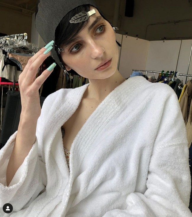 Meadow Walker masih berusia 15 tahun saat peristiwa naas yang menimpa Paul Walker terjadi. Dari gadis imut, kini ia menjelma menjadi wanita cantik dan stylish. Foto: Instagram/@meadowwalker