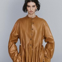 Wanita dengan tinggi badan 160 cm ini juga populer di Instagram. Ia memiliki sekitar 2,6 juta pengikut. Foto: Instagram/@meadowwalker