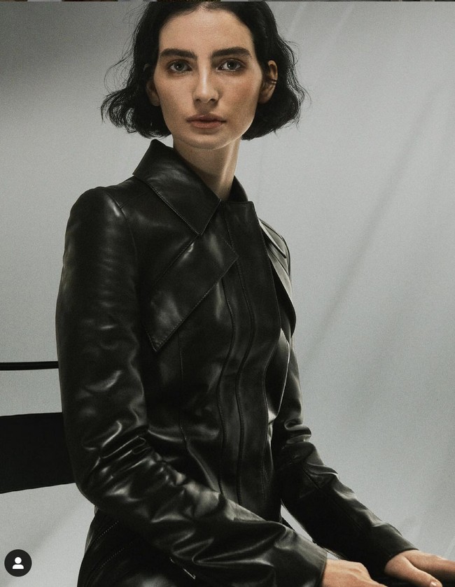 Meskipun sang ayah telah meninggal, Meadow Walker tetap memberikan dukungan terhadap kariernya. Salah satunya ditunjukkan dengan hadir di franchise film yang pernah dibintangi aktor yang tewas akibat kecelakaan mobil pada 2013 tersebut. Foto: Instagram/@meadowwalker