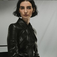 Meskipun sang ayah telah meninggal, Meadow Walker tetap memberikan dukungan terhadap kariernya. Salah satunya ditunjukkan dengan hadir di franchise film yang pernah dibintangi aktor yang tewas akibat kecelakaan mobil pada 2013 tersebut. Foto: Instagram/@meadowwalker