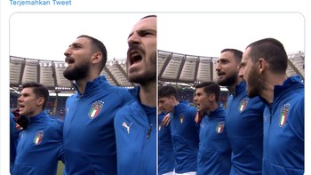 Semangat Gli Azzuri sudah terpancar saat menyanyikan lagu kebangsaan. Foto: Internet