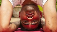 Hari Yoga Internasional juga dilakukan oleh umat Hindu di India. AP Photo/Anupam Nath  