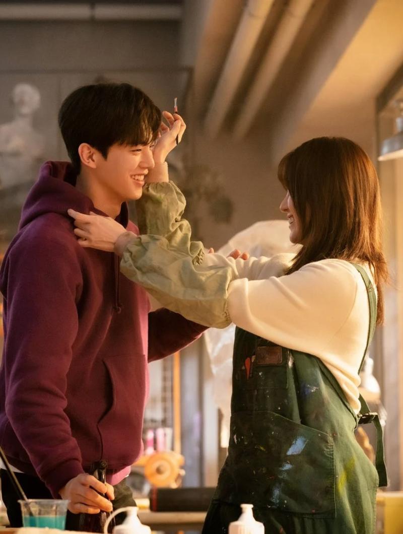 8 Cara Menyadarkan Teman yang Cinta Buta, Tanpa Merusak Persahabatan