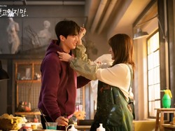 8 Cara Menyadarkan Teman yang Cinta Buta, Tanpa Merusak Persahabatan