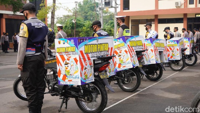Di masa pandemi COVID-19, pelajar tidak bisa belajar di sekolah seperti biasa. Kini ada program menggugah minat baca anak di Bojonegoro.