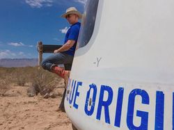 Wujud Roket Orang Terkaya yang Disebut Mirip Kelamin