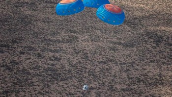 Blue Origin bukan satu-satunya perusahaan yang mulai menawarkan tiket wisata ke luar angkasa. Virgin Galactic, perusahaan milik entrepreneur asal Inggris Richard Branson, adalah nama besar lainnya di dunia wisata antariksa yang menjadi penantang utama Blue Origin. Foto: Blue Origin