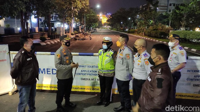 Penutupan di Jalan Pahlawan menuju Simpang Lima Semarang, Senin (21/6/2021).