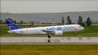 Mengenai fitur dan tingkat keselamatan, pesawat MC-21 milik Rusia ini disebut punya solusi inovatif yang lebih modern dan memastikan kinerjanya lebih optimal dengan biaya operasional lebih rendah. Sumber: Irkut Corp Foto: doc. Irkut Corp