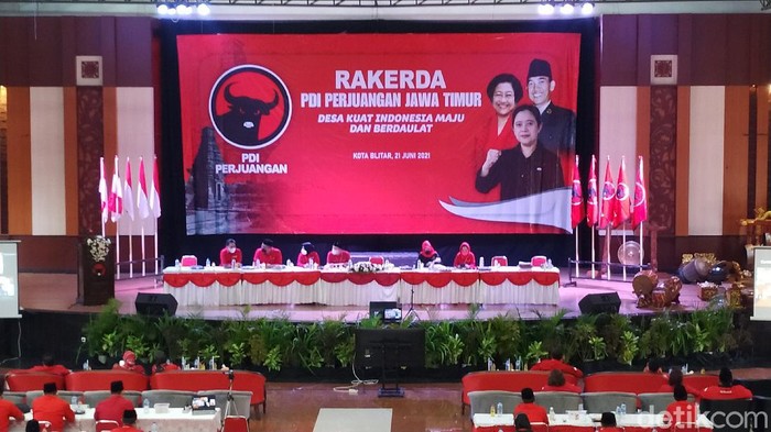 Nama Puan Maharani sebagai Capres 2024 menggema di Rakerda PDIP Jatim di Kota Blitar. Selain Ketua DPD PDIP Jatim Kusnadi, dukungan penuh juga disampaikan Ketua DPC PDIP Bangkalan yang mewakili seluruh pengurus di Madura.