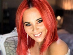 Potret Rebecca Jane yang 20 Foto Tanpa Busananya Diminta Michael Owen