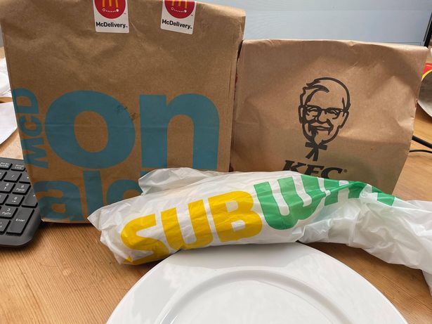 Gokil! Sandwich 1.830 Kalori Ini Dibuat dari Menu KFC, McD dan Subway