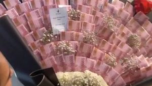 6 Momen Seleb Dapat Kado Buket Uang, Punya Lucinta Luna Bikin Salfok