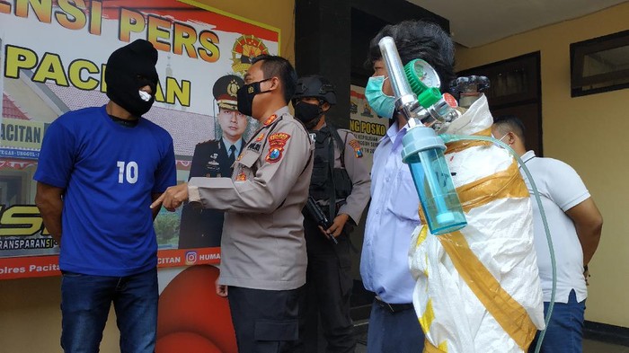 Seorang Warga Pacitan Ditangkap Polisi Perdagangkan Benur Lobster