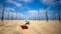 Acara penghormatan korban yang tewas pun dilakukan di Pantai Copacabana.  