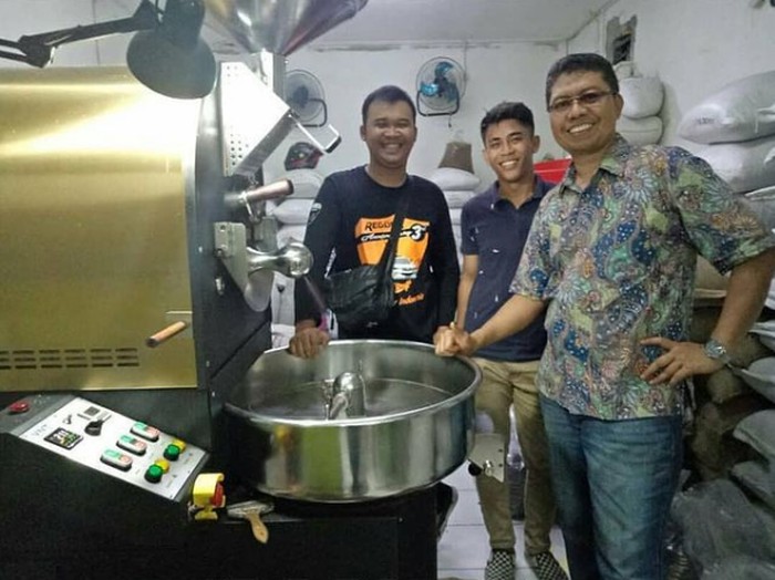 Suradi dunia kopi Tak Pelit Ilmu dan Rajin Sedekah jadi Kunci Sukses Suradi Jalankan Dunia Kopi