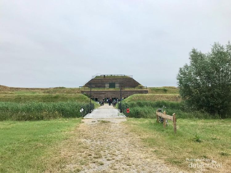 Foto: Tour Sepeda Melewati Benteng Pertahanan ala Belanda