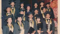 Jokowi lulus dari Universitas Gajah Mada Fakultas Kehutanan pada 1985. Foto: Instagram @iriannajokowi