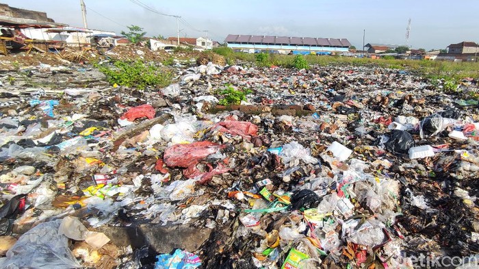 Tumpukan sampah di lahan eks Pasar Ciranjang Cianjur