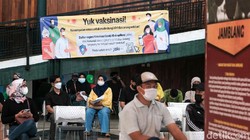 Program vaksinasi di DKI Jakarta ditargetkan menembus 7,5 juta orang pada akhir Agustus. Hal ini merupakan perintah Presiden Jokowi kepada Forkopimda DKI.