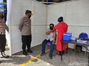 Pemohon SIM di Sidoarjo Dapat Vaksinasi COVID-19