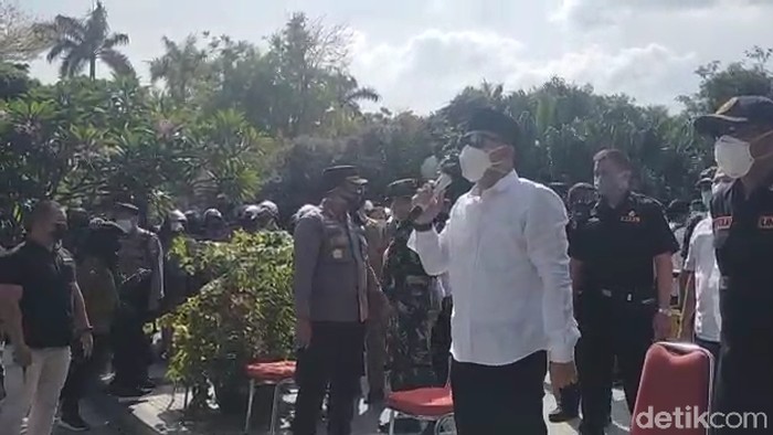 wali kota eri temui warga madura demo