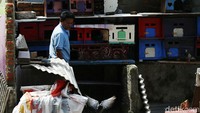 Aktivitas warga di luar rumah tidak taat prokes. Sedangkan jumlah kasus Konfirmasi secara total di Jakarta sampai hari ini sebanyak 474.029 kasus.