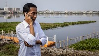 Di awal pencalonannya sebagai presiden, sosok Jokowi cukup menyedot perhatian publik lantaran dirinya tak memiliki latar belakang elite politik maupun militer. Getty Images/Oscar Siagian  