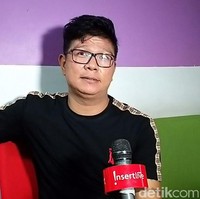 Andika Kangen Band juga sempat belajar di pesantren. Beda dari yang lain, ia masuk pondok justru setelah lulus sekolah. Ketika itu, Andika mengikuti jejak Sakti Sheila On 7 untuk memperdalam agama selama sebulan.Foto: Pingkan (detikHOT)