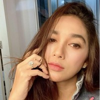 Ussy Sulistiawaty pernah mengungkapkan dirinya tak pernah mudik Lebaran karena orang Betawi. Baru setelah menikah dengan Andhika Pratama, Ussy merasakan tradisi mudik. Ussy kerap diajak Andhika mudik ke Malang. Foto: Instagram