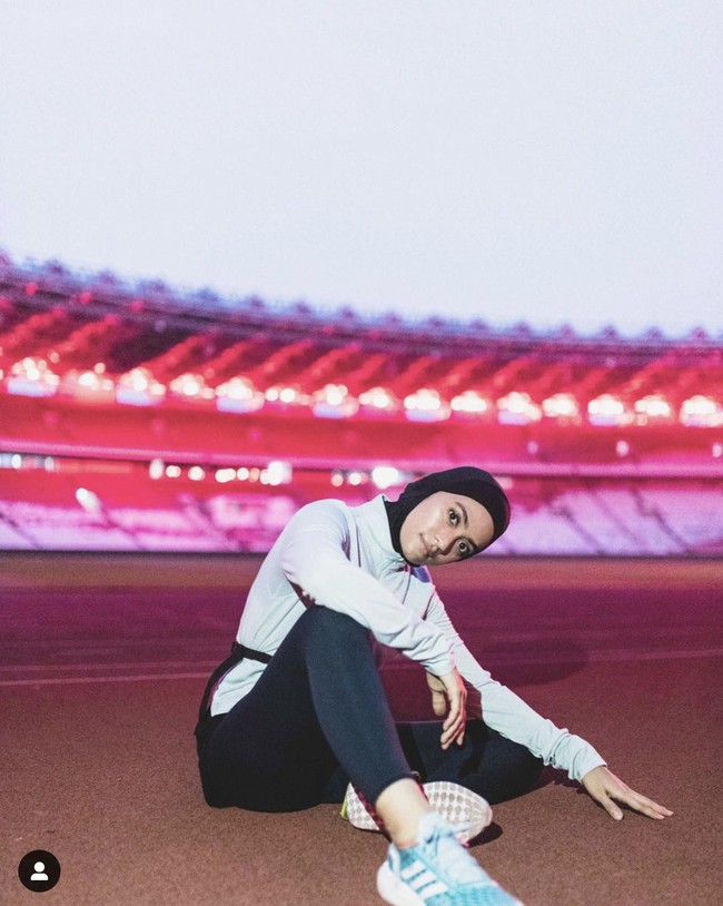 Ayudia Bing Slamet dari namanya sudah pasti orang tahu dia merupakan aktris keturunan Bing Slamet. Ayah Ayudia Hilmansyah Bing Slamet adalah anak dari Bing Slamet, artis dan seniman Betawi yang melegenda. Ayudia juga dikenal sebagai keponakan Adi Bing Slamet. Foto: Instagram