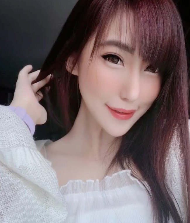 Melihat wajahnya orang kerap mengira bintang film Cinta Cenat Cenut Aelke Mariska keturunan Jepang. Nyatanya Aelke mengaku dirinya orang Betawi. “Aku, tuh Betawi. Ada, sih (darah) Jepangnya. Tapi, jauh. Ayah nenekku, dari sisi mama, yang orang Jepang asli,” katanya. Foto: Dok. Instagram