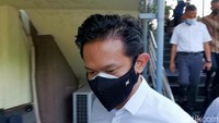 Bani terlihat hadir sedangkan Lulu Tobing hanya diwakilkan oleh kuasa hukumnya. Foto: Hanif/detikHOT