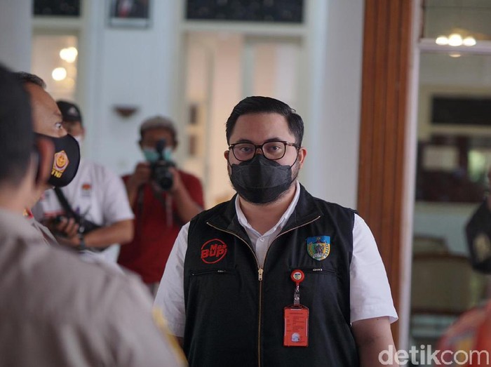 Bupati Kediri Hanindhito Himawan Pramana menggelar Rakor COVID-19 bersama Forkopimda Kediri. Rakor ini terkait upaya untuk memutus mata rantai penyebaran COVID-19.