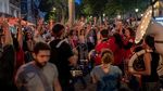 Corona Mereda, Warga Paris Asyik Hadiri Festival Musik Tanpa Masker
